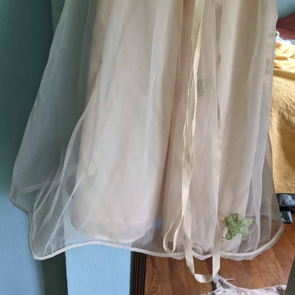 Vintage Cream and Green Chemise - Picture 7 of 15